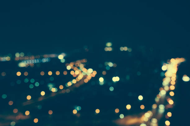 istock Defocused Urban Scene at Night 913733162