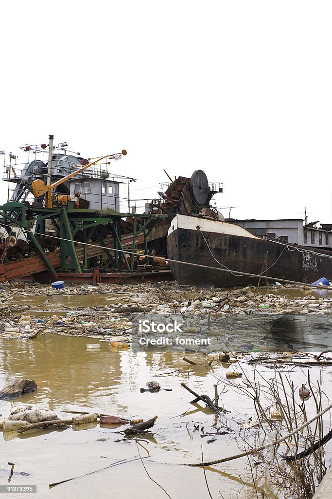 Poluídos rio cheio de resíduos tóxicos - Foto de stock de Abandonado royalty-free