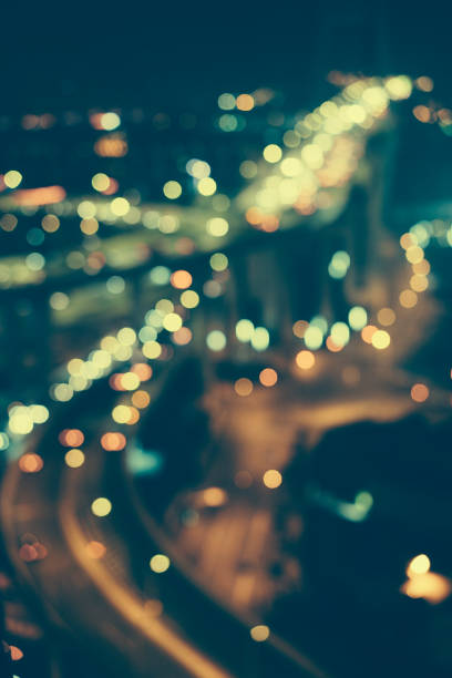 istock Defocused Urban Scene at Night 913734954