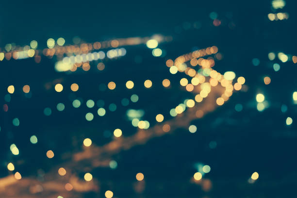 istock Defocused Urban Scene at Night 913742826