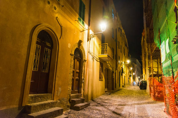 istock Narrow alley in old town Alghero at night 913753374