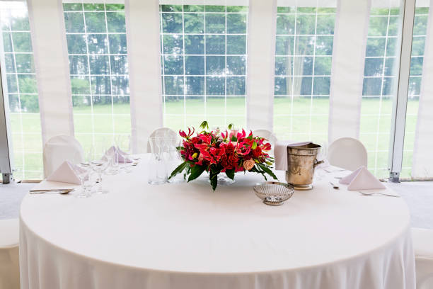 istock Beautiful flowers on the wedding table. 913759340