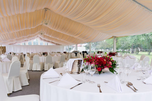 istock Beautiful flowers on the wedding table. 913759674