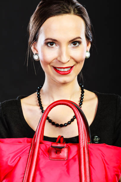 istock Retro stylish woman with red handbag 913765428