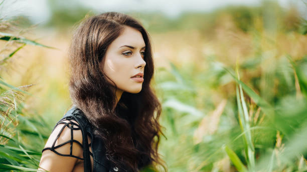 istock young gorgeous brunette nymph outdoors 913770394