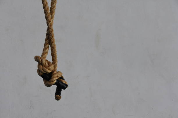 istock rope swinging in a gym 913770520