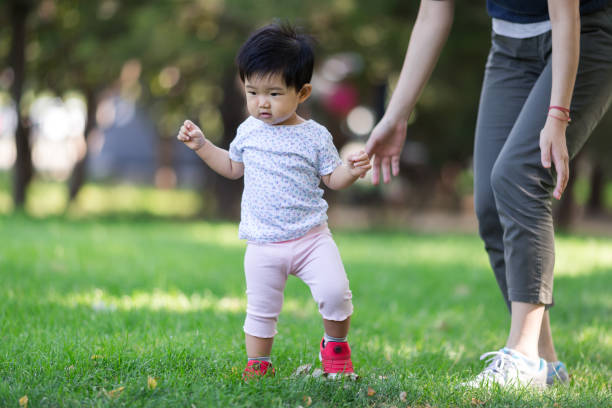 istock Baby took the first step in life 913777424
