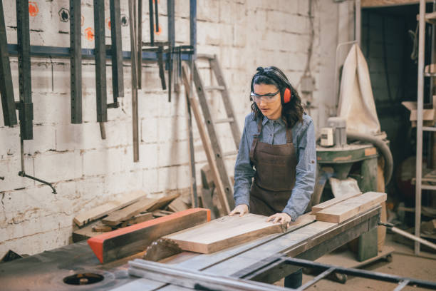 istock Woman as a carpenter 913781048