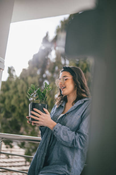 istock Girl with plant 913781334