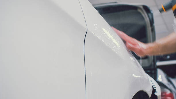 istock Car paint protection, protect coating installation 913784658