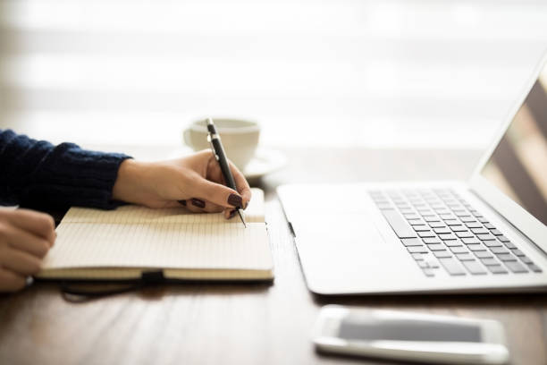 istock Woman working at her desk 913785658