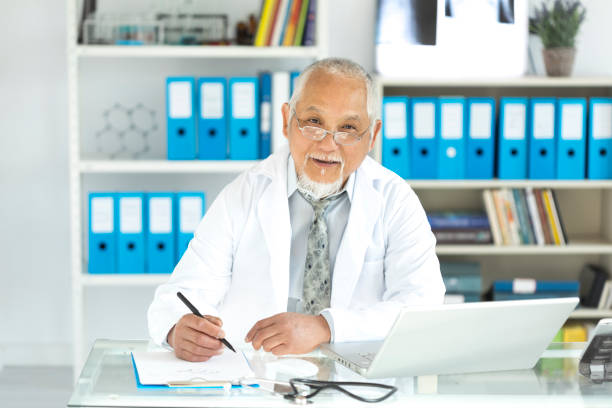 istock Medical specialist using laptop in cabinet 913785920