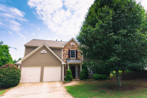 istock two-story home in the South 913796598
