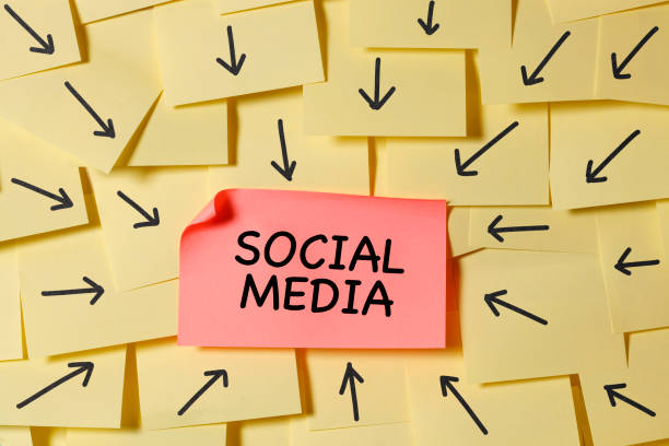 istock Social Media title word 913797230