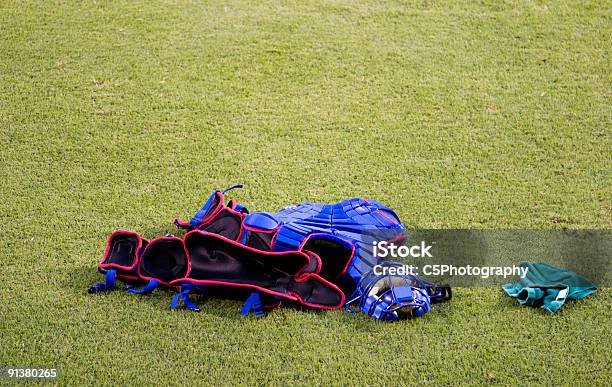 Catcher Di Attrezzature - Fotografie stock e altre immagini di Catcher - Catcher, Maschera di protezione per lo sport, Ambientazione esterna