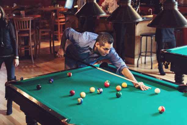 istock Coworkers hanging out in a bar 913805618
