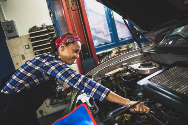 istock Young female mechanic repairing car 913822496