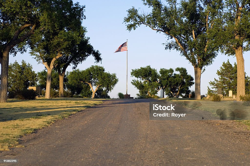 Flagge, Straße, Bäume, tombstones - Lizenzfrei Abgeschiedenheit Stock-Foto