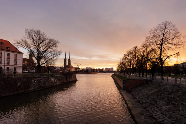 istock Sunrise over Cathedral Island 913838524