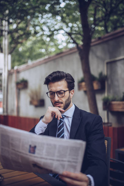 istock Reading today news in cafe 913842954