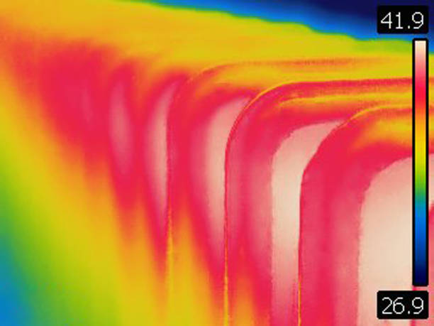 imagen térmica del radiador de calefacción - heat loss fotografías e imágenes de stock