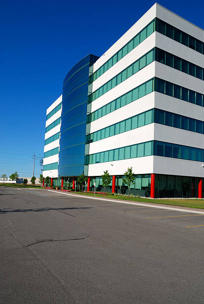 edifício de escritórios - office park three dimensional shape financial building built structure imagens e fotografias de stock