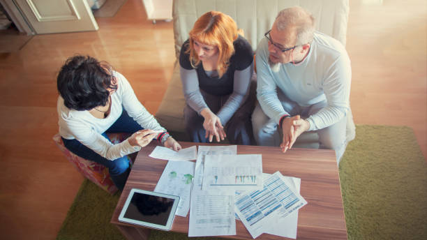 istock Personal consultation at home 913859232