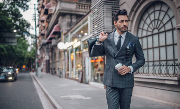 istock Modern businessman with bag 913862372