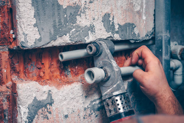 istock The worker performs the connections of polypropylene plumbing pipes 913866044