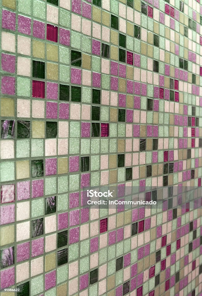 Parede de azulejo cor-de-rosa-verde à esquerda - Foto de stock de Acaso royalty-free