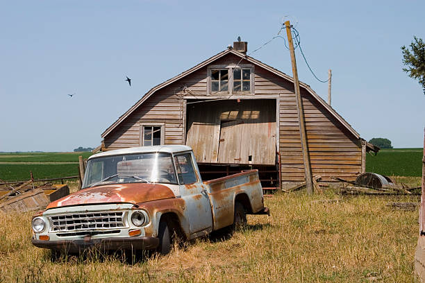 istock Old farm building and truck 91386641