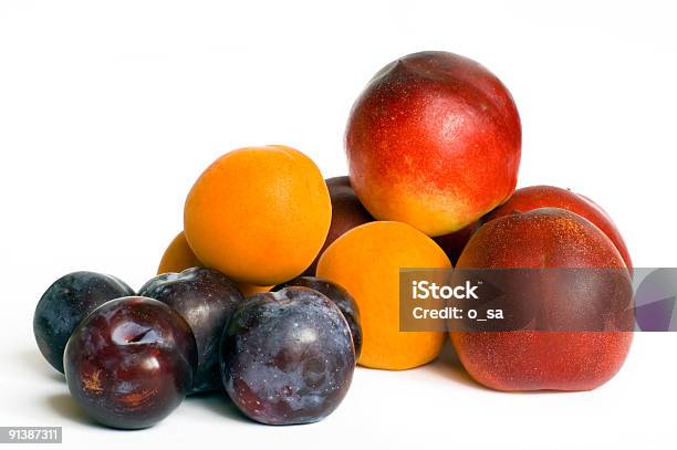 Photo libre de droit de Fruits Dété banque d'images et plus d'images libres de droit de Abricot - Abricot, Aliment cru, Blanc