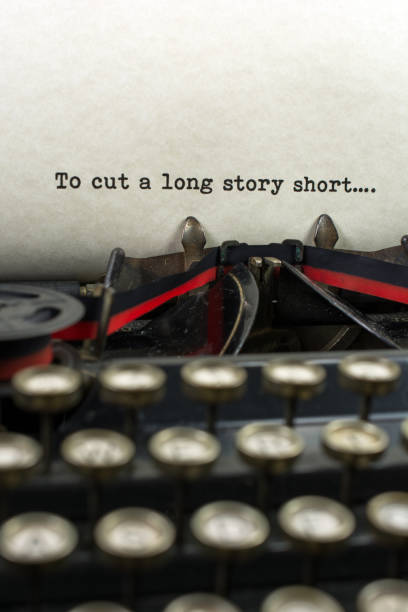 istock Antique typewriter with the words long story short 913884520