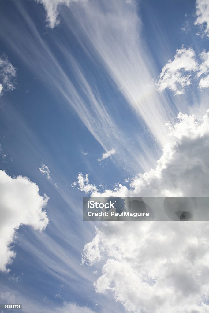 Céu azul e nuvens - Foto de stock de Azul royalty-free