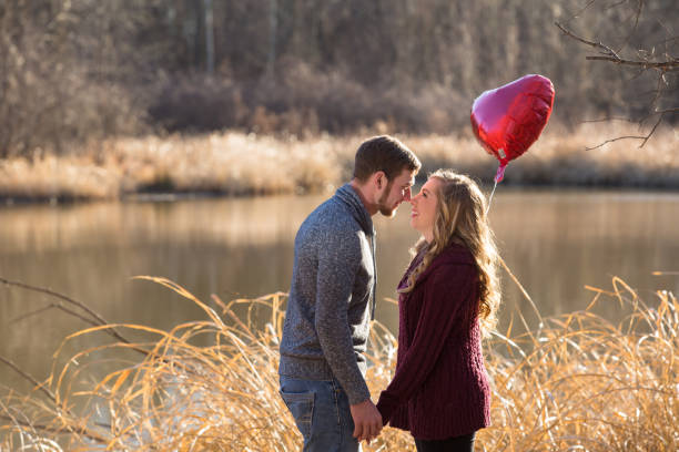 istock Attractive couple holding hands, kissing,smiling 913894582