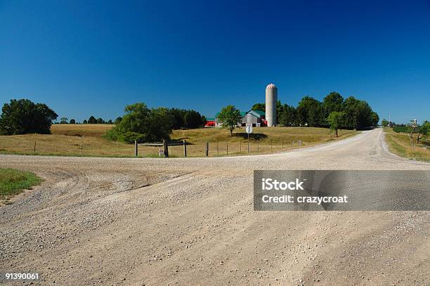 Estrada Rural Picturesque Ontário - Fotografias de stock e mais imagens de Ontário - Canadá - Ontário - Canadá, Agricultura, Ao Ar Livre