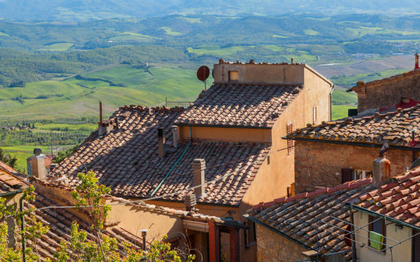 istock Volterra beautiful and cozy medieval town 913901100