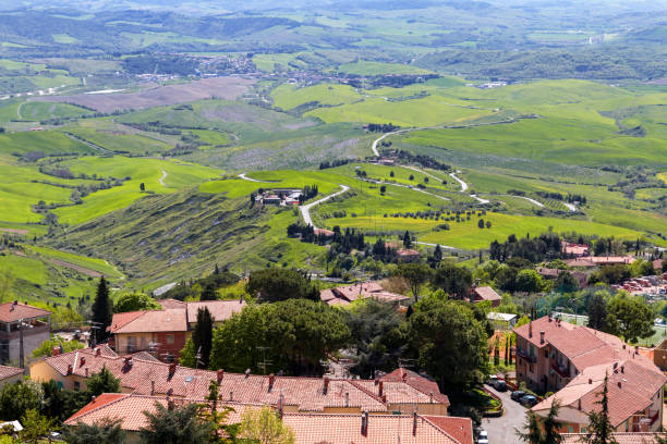 istock Volterra beautiful and cozy medieval town 913901276