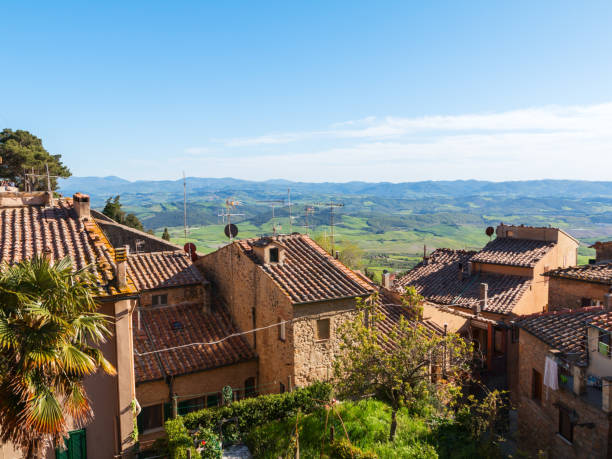 istock Volterra beautiful and cozy medieval town 913901370