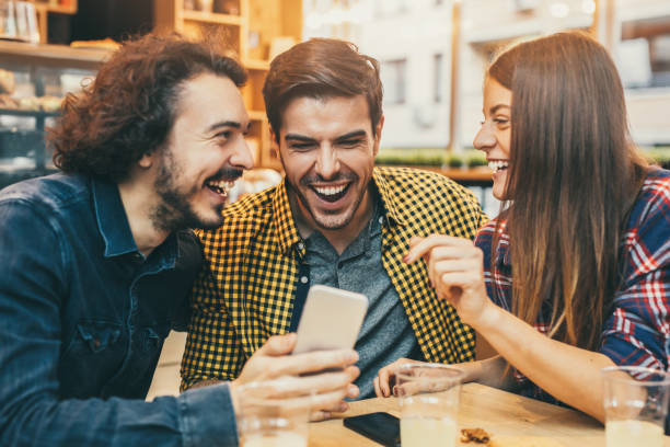 istock Friends at the cafe 913912220