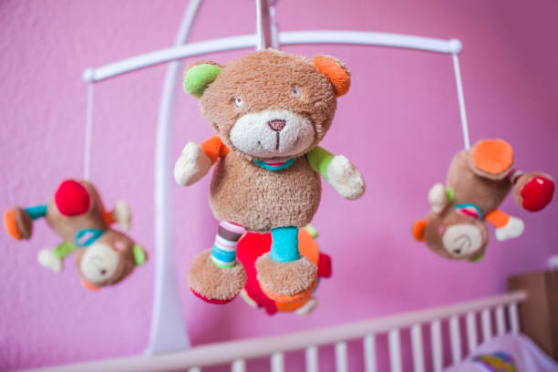 istock baby musical animal mobile focusing, Selective focus 913919798