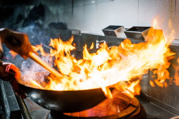 istock Chef in restaurant kitchen at stove with high burning flames 913931806