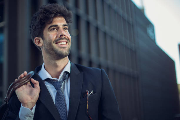 istock Young businessman carrying luggage bag 913946874