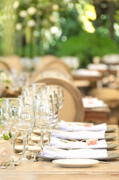 таблица, установленная для приема, вечеринки или свадебного торжества - food and drink industry food service occupation buffet wedding стоковые фото и изображения