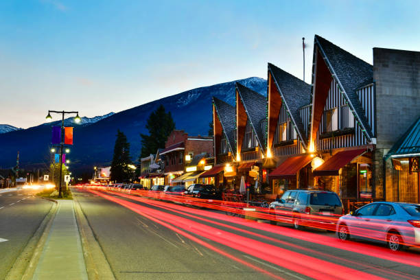 istock Evening on the streets in Jasper,Canada 913980910
