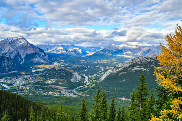 siarka moutain,banff.kanada - banff gondola zdjęcia i obrazy z banku zdjęć