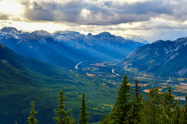 istock Sulphur Moutain,Banff.Canada 913981122