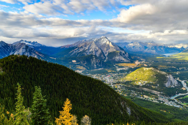 siarka moutain,banff.kanada - banff gondola zdjęcia i obrazy z banku zdjęć