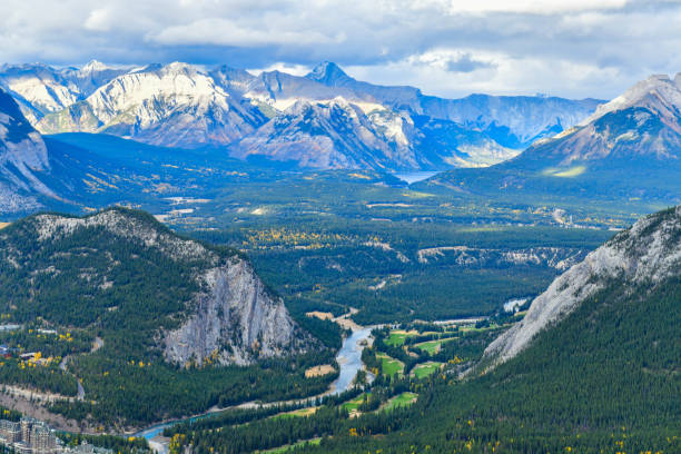 siarka moutain,banff.kanada - banff gondola zdjęcia i obrazy z banku zdjęć