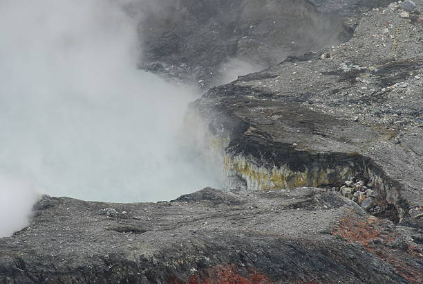 istock Volcano Crevice at Poas 91399979